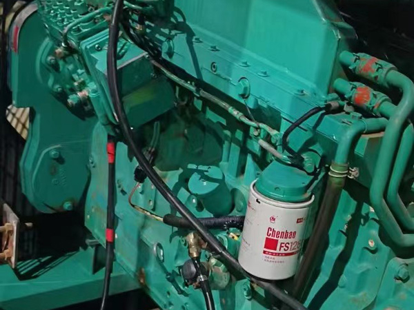 西畴如何确定新的发电机组控制系统是否与原系统兼容？